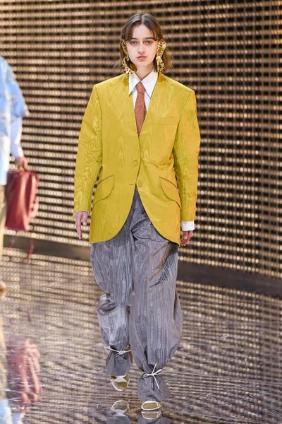 Look 30